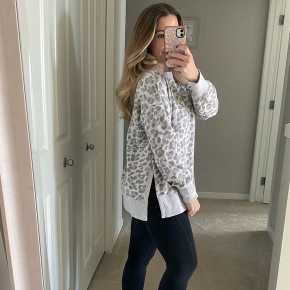 Leopard aerie split side sweater - Picture 4 of 4